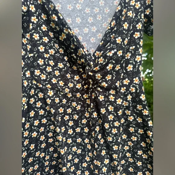 Urban outfitters sunflower romper size small - Picture 3 of 5